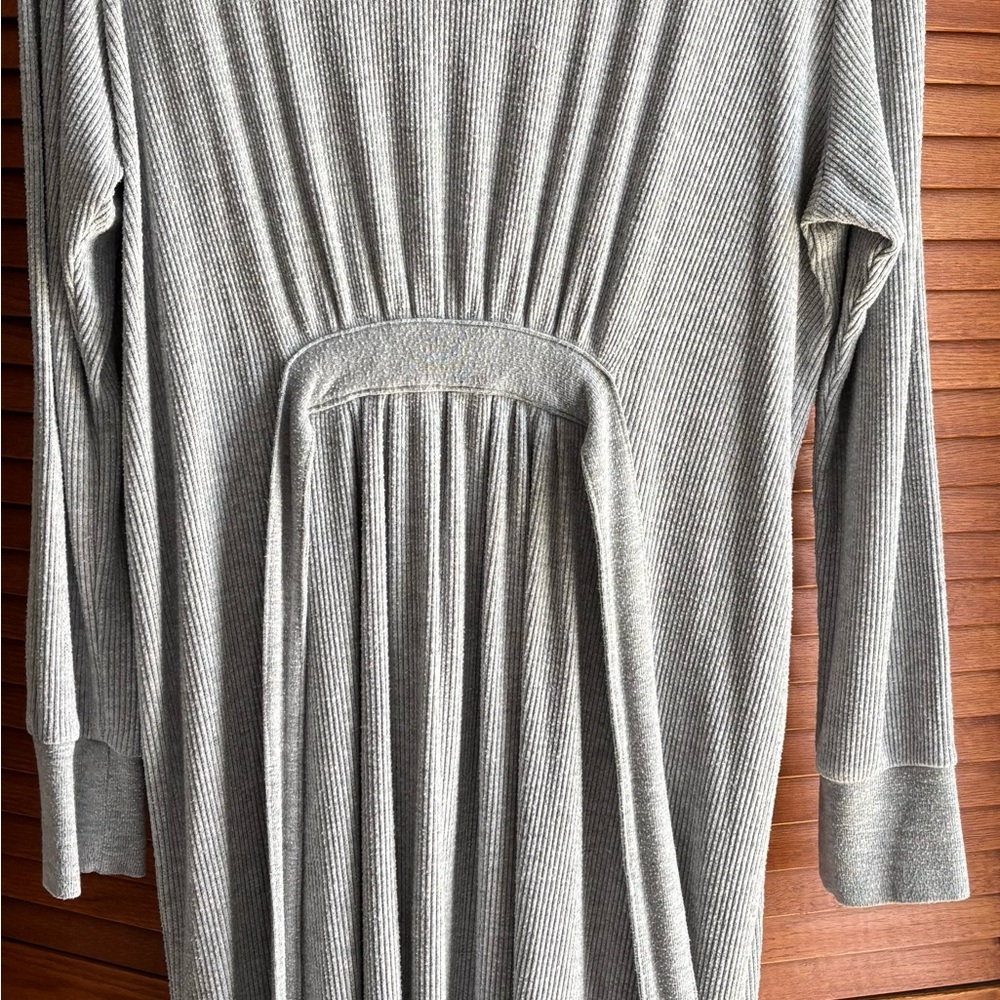 Elegant Gray Ribbed Robe with Belt - Picture 3 of 3